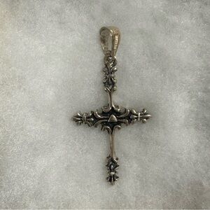 Elegant Sterling Silver Cross Pendant